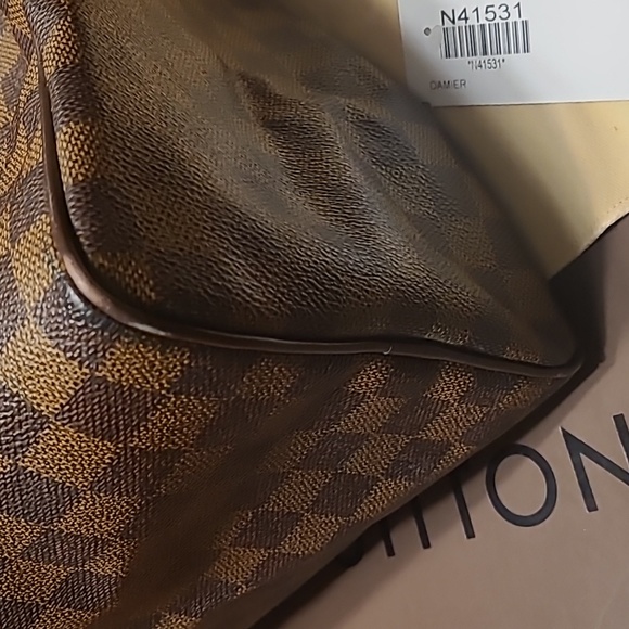 Authentic Louis Vuitton Damier Speedy 30 - Made in the USA - Picture 4 of 13